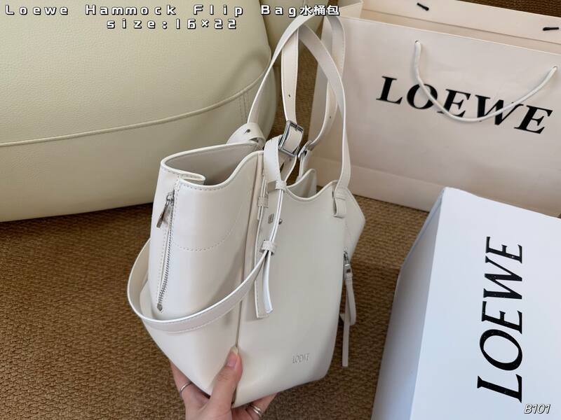 Loewe Hammock Flip White 16×22cm shoulder — Top Quality Replica