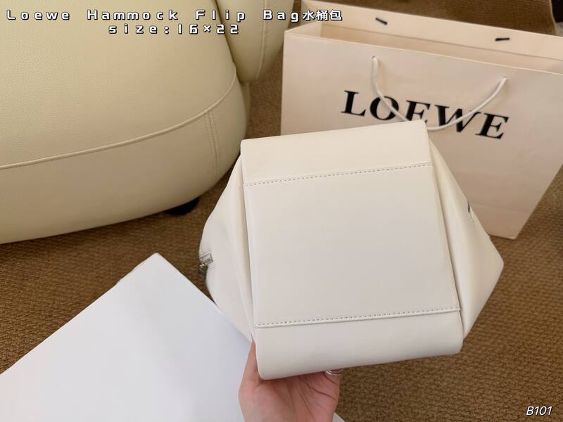 Loewe Hammock Flip White 16×22cm shoulder — Top Quality Replica