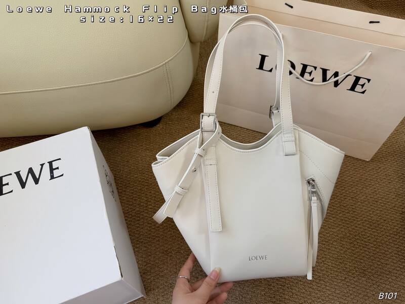 Loewe Hammock Flip White 16×22cm shoulder — Top Quality Replica