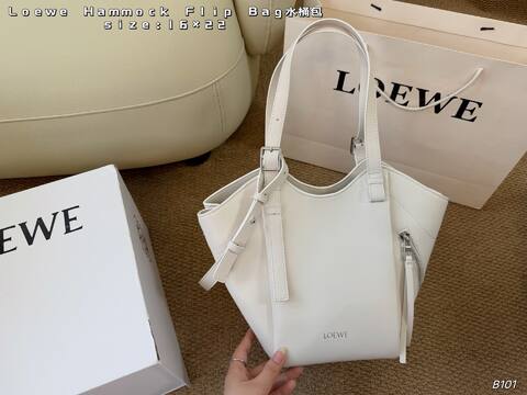 Loewe Hammock Flip White 16 22cm shoulder Top Quality Replica
