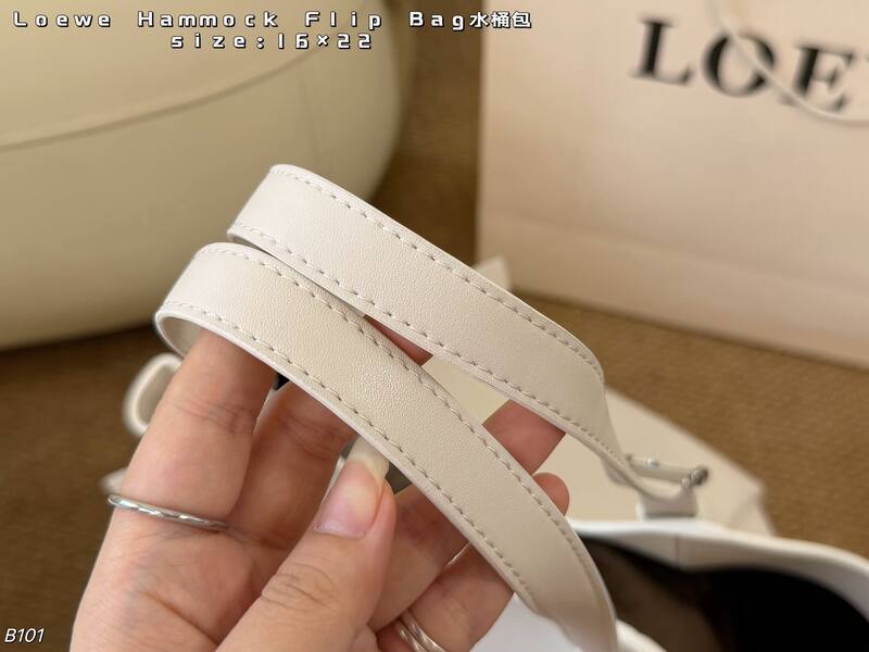 Loewe Hammock Flip White 16×22cm shoulder — Top Quality Replica