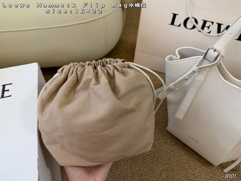 Loewe Hammock Flip White 16×22cm shoulder — Top Quality Replica