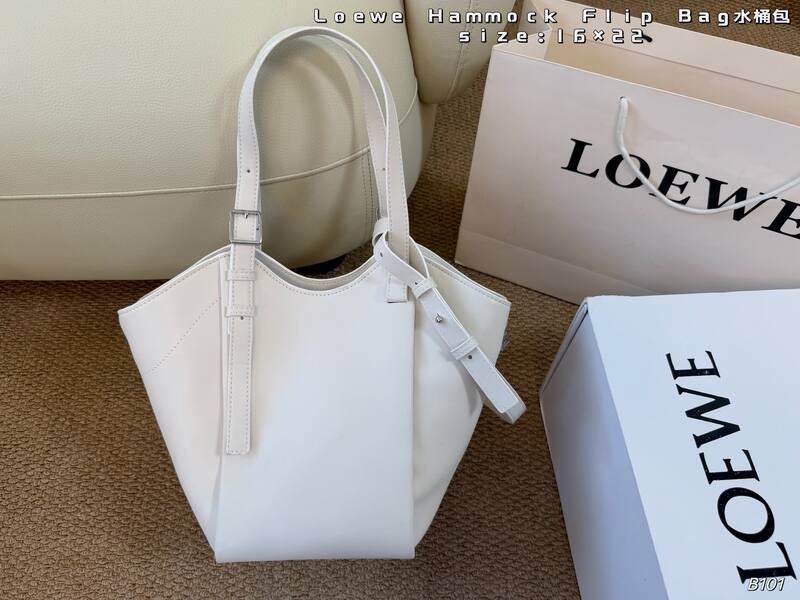 Loewe Hammock Flip White 16×22cm shoulder — Top Quality Replica