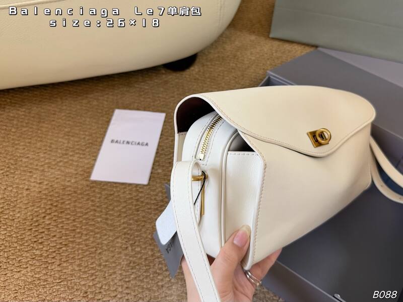 Balenciaga Le7 White shoulder — Premium Replica