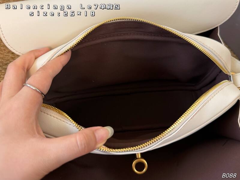 Balenciaga Le7 White shoulder — Premium Replica