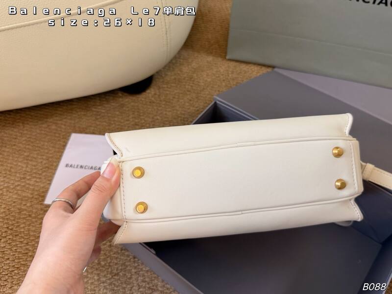 Balenciaga Le7 White shoulder — Premium Replica