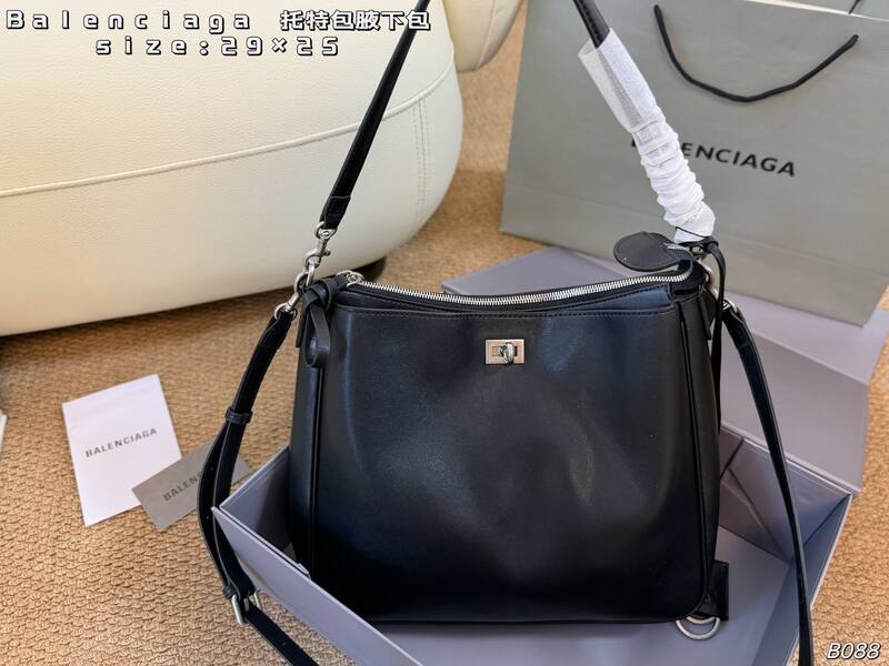Balenciaga Black shoulder — AAA Quality Replica