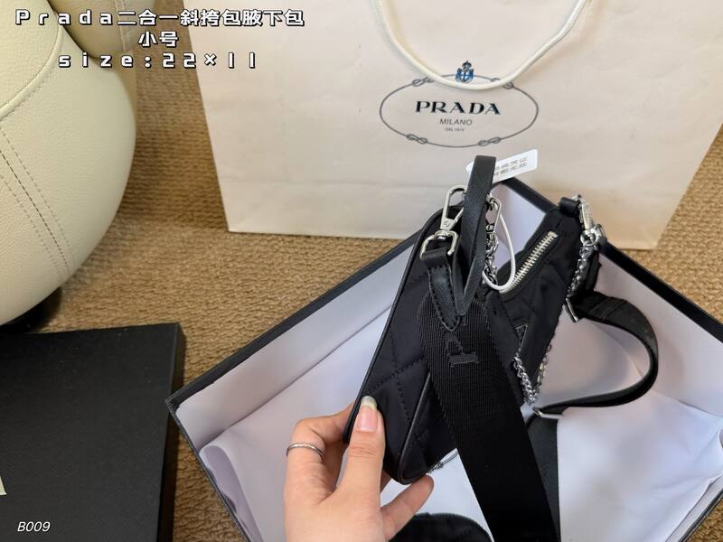 Prada Re-Edition 2005 Black Nylon Quilted small crossbody shoulder — Top Quality Replica