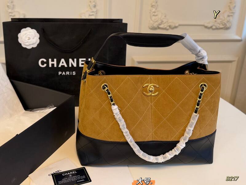 Chanel Black and White large shoulder — Top Quality Replica