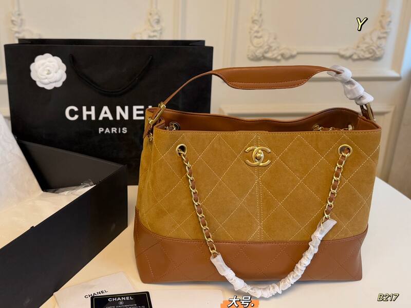 Chanel Black and White large shoulder — Top Quality Replica