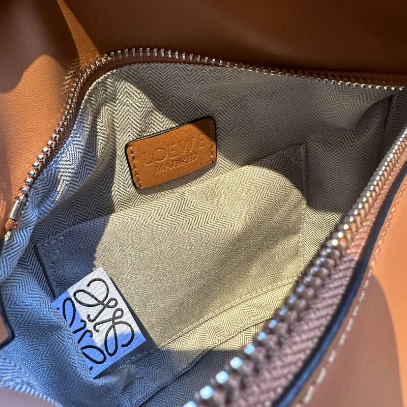 Loewe Calfskin 25x18x10cm shoulder bag — Top Quality Replica