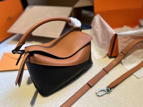 Loewe Calfskin 25x18x10cm shoulder bag Top Quality Replica