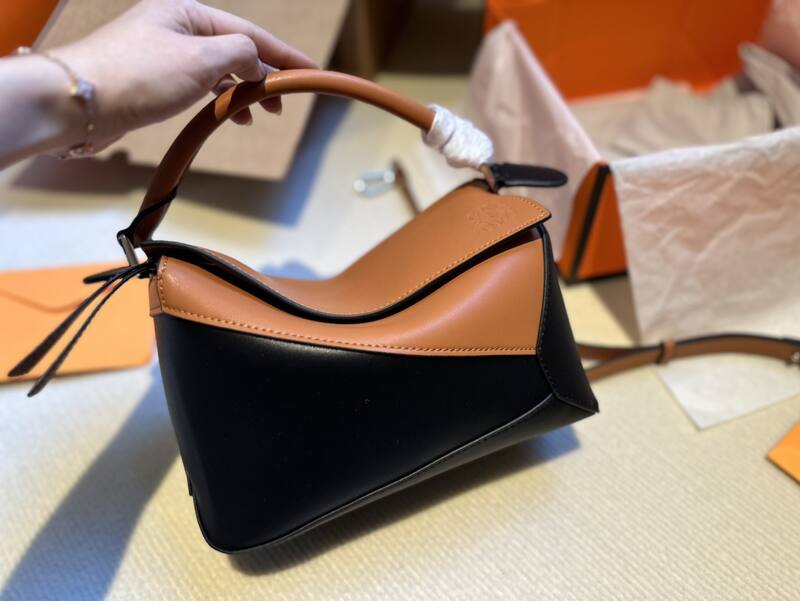 Loewe Calfskin 25x18x10cm shoulder bag — Top Quality Replica