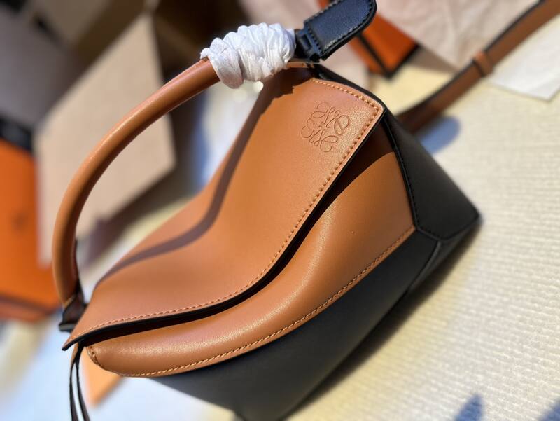 Loewe Calfskin 25x18x10cm shoulder bag — Top Quality Replica