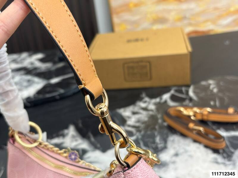 Coach Pink 40x30x16cm shoulder bag — Premium Replica