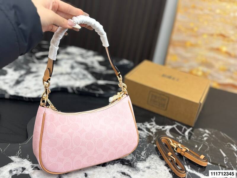 Coach Pink 40x30x16cm shoulder bag — Premium Replica