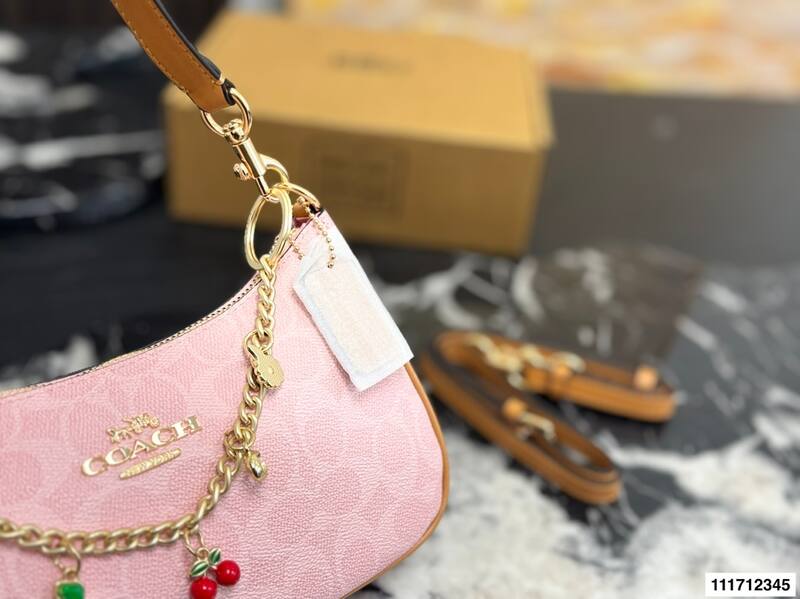 Coach Pink 40x30x16cm shoulder bag — Premium Replica