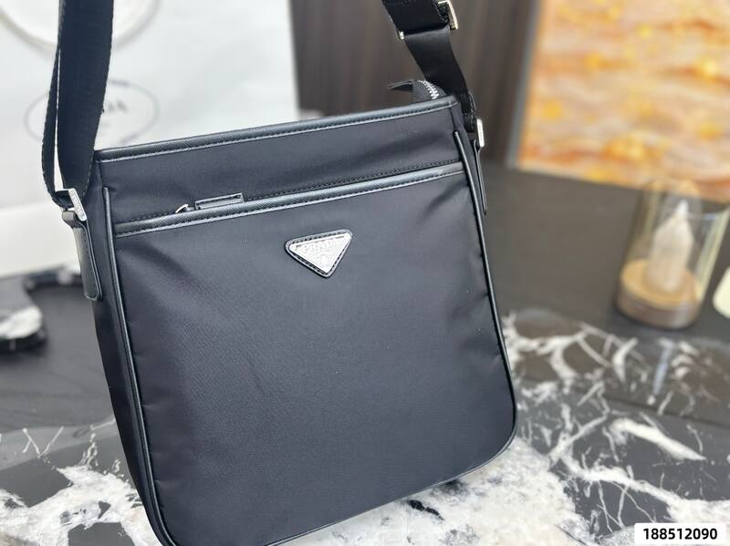 Prada Black shoulder bag — 1:1 Replica