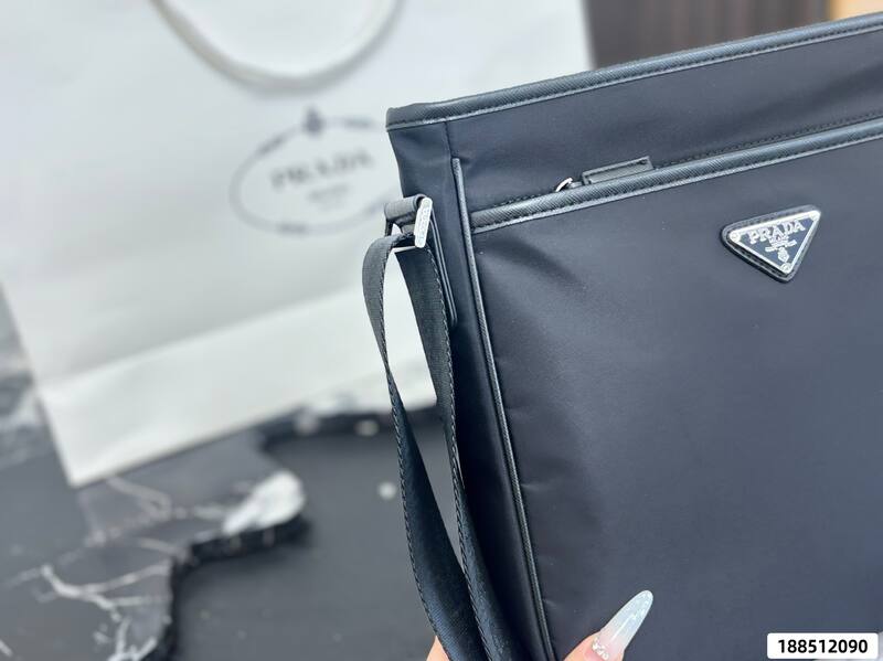 Prada Black shoulder bag — 1:1 Replica