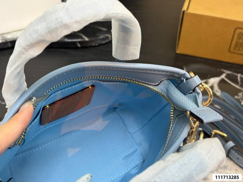 Coach White shoulder bag — AAA Quality Replica