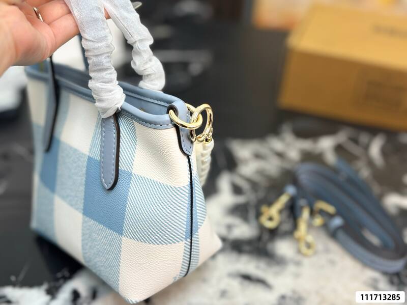 Coach White shoulder bag — AAA Quality Replica