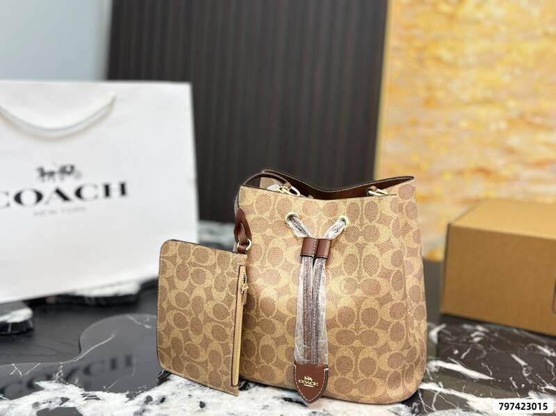 Coach Monogram shoulder bag — Top Quality Replica