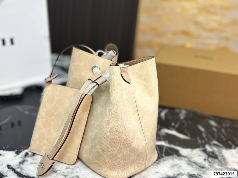 Coach Monogram shoulder bag — Top Quality Replica
