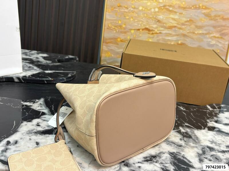 Coach Monogram shoulder bag — Top Quality Replica