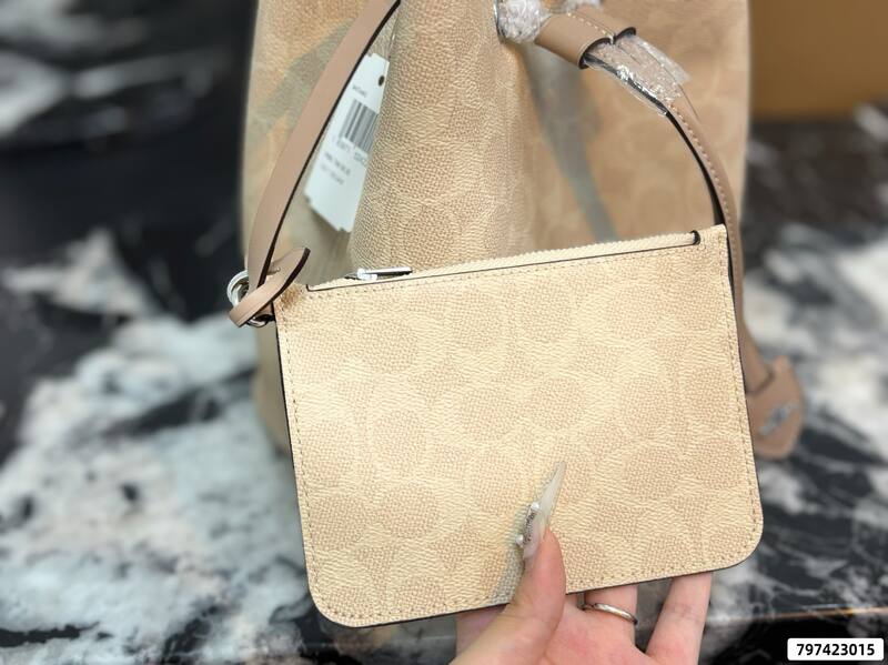 Coach Monogram shoulder bag — Top Quality Replica