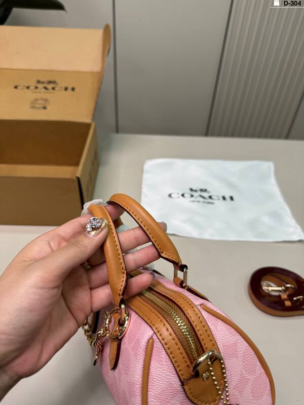 Coach Pink shoulder bag — 1:1 Replica