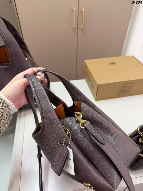 Coach Brown 30x22x12cm shoulder bag — Premium Replica