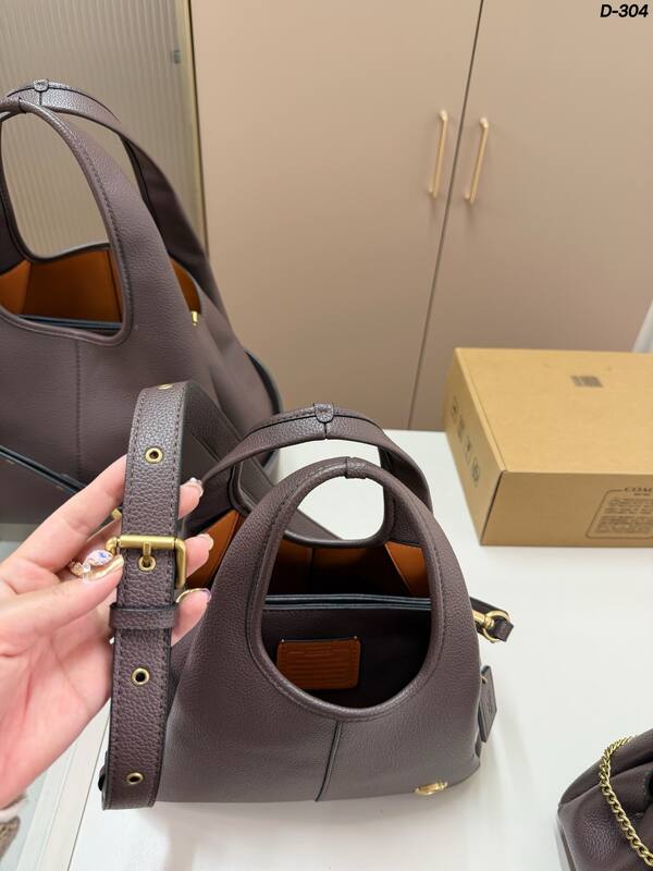 Coach Brown 30x22x12cm shoulder bag — Premium Replica