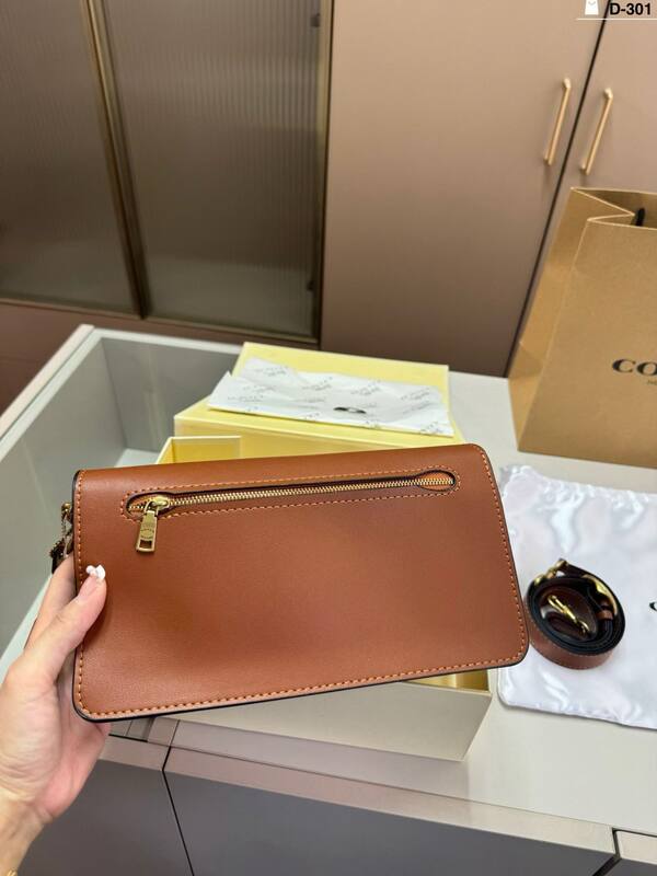 Coach Brown shoulder bag — Top Quality Replica