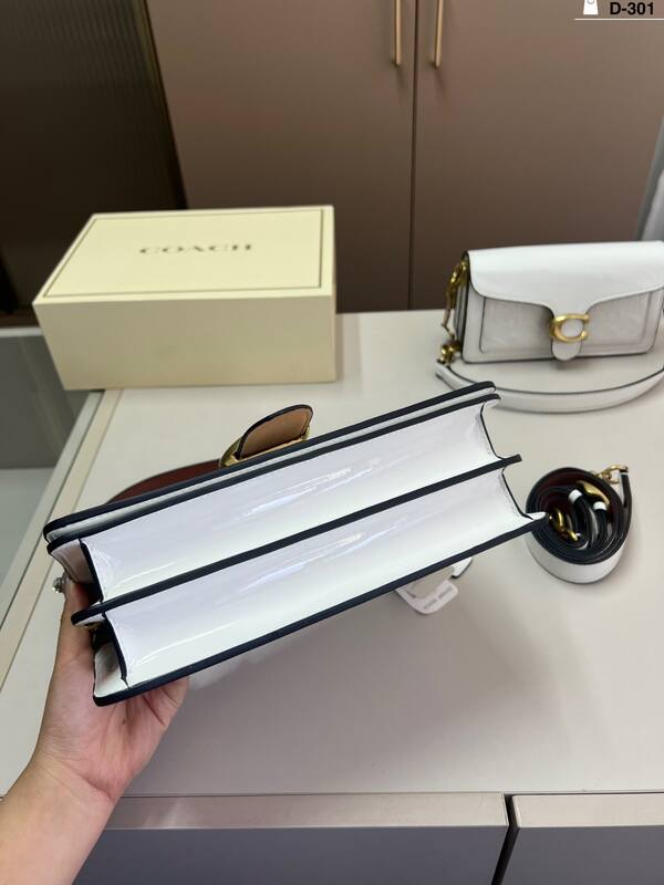 Coach White 25x18x10cm shoulder bag — Premium Replica
