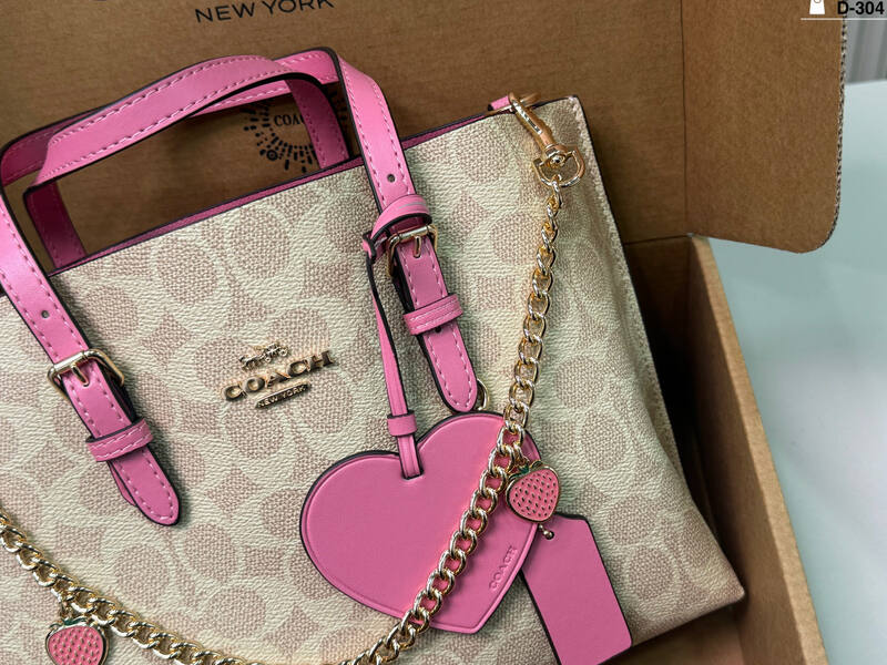 Coach Pink 25x18x10cm shoulder bag — Premium Replica