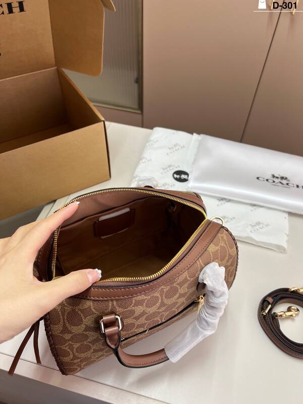 Coach Monogram shoulder bag — Top Quality Replica