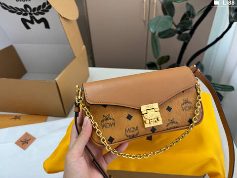MCM Monogram 18x12cm shoulder bag 1 1 Replica