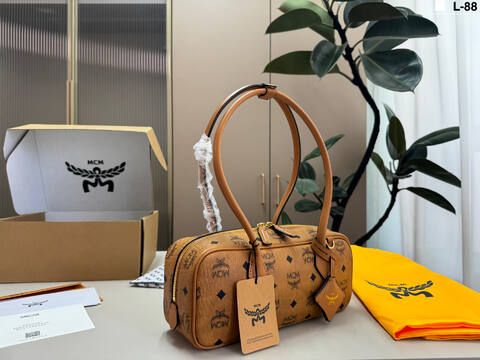 MCM Visetos 25x18x10cm shoulder bag 1 1 Replica
