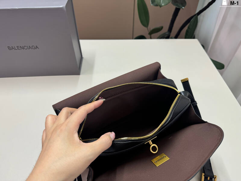 Balenciaga Black shoulder bag — AAA Quality Replica