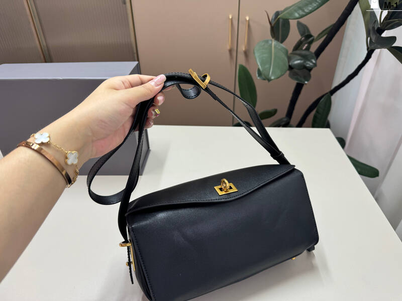 Balenciaga Black shoulder bag — AAA Quality Replica