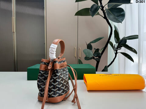 Goyard Brown 18x12cm shoulder bag 1 1 Replica