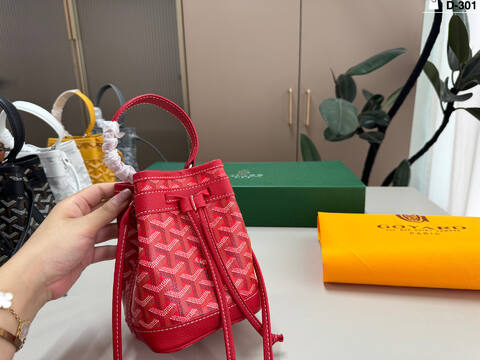 Goyard Red 18x12cm shoulder bag 1 1 Replica