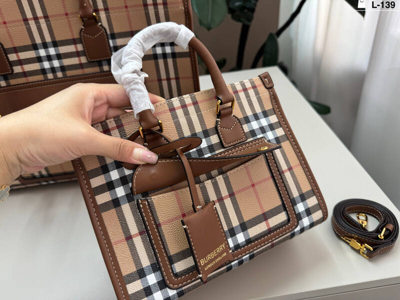 Burberry Vintage Check with Brown Leather Trim 25x19x12cm tote bag — Premium Replica