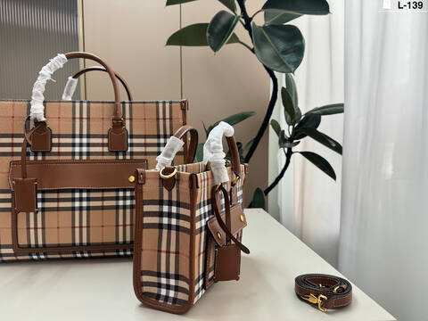 Burberry Vintage Check with Brown Leather Trim 25x19x12cm tote bag Premium Replica