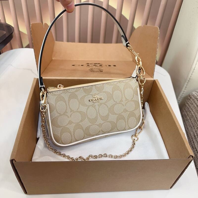 Coach Monogram shoulder bag — Premium Replica