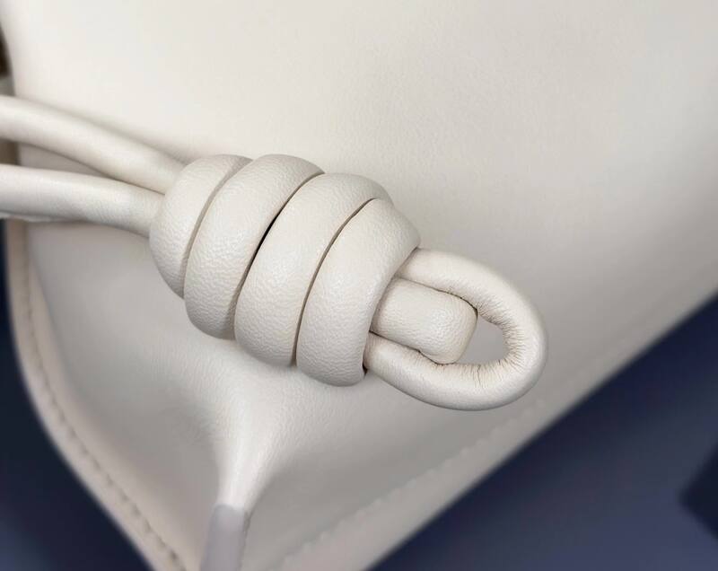Loewe Beige 25x18x10cm shoulder bag — Premium Replica