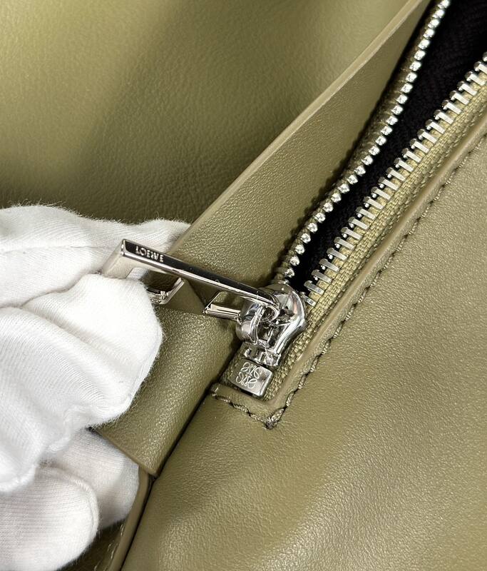 Loewe Green shoulder bag — AAA Quality Replica
