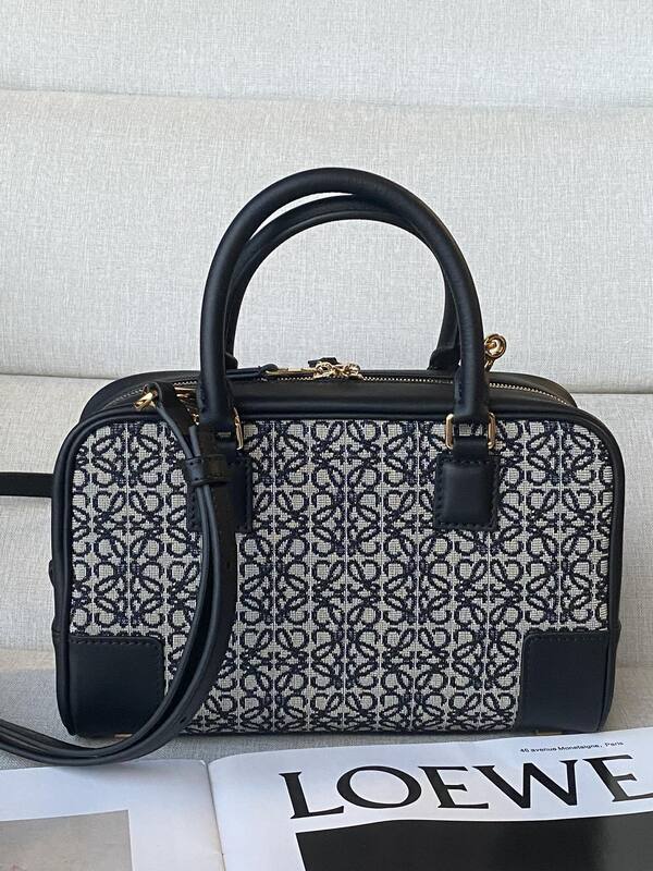 Loewe Black 25x18x10cm shoulder bag — 1:1 Replica