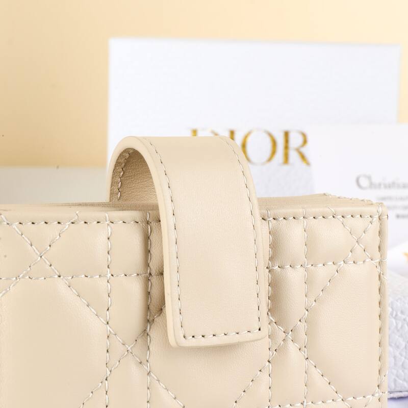 Dior S0074ONMJ Beige card holder — AAA Quality Replica