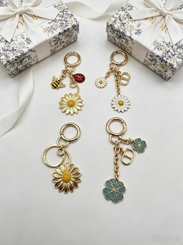Dior White floral print with gold accents everyday Top Quality Replica